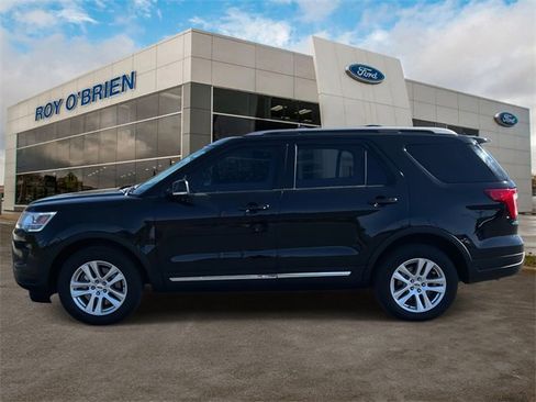 Used 2018 Ford Explorer XLT w/ Equipment Group 202A image 2