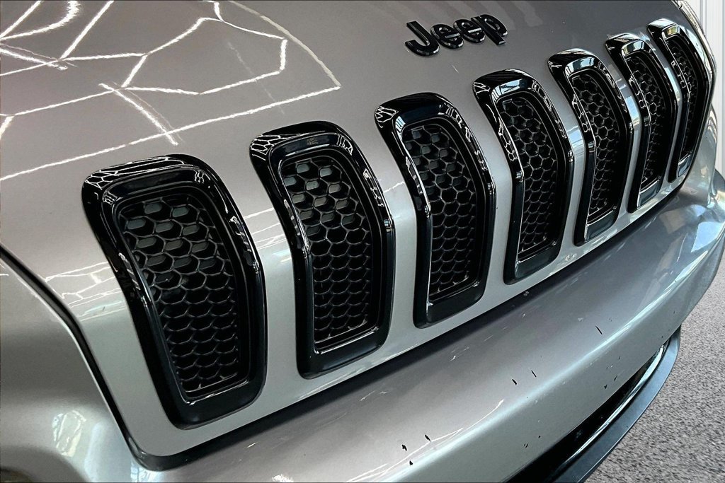 Used 2018 Jeep Cherokee Latitude w/ Altitude Package AWD/4WD image 32