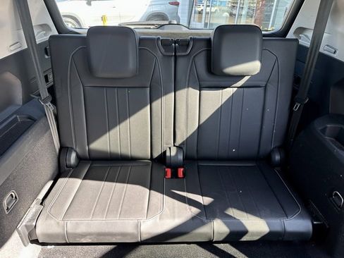 Used 2023 Volkswagen Tiguan SE image 20