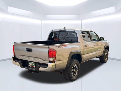 Used 2016 Toyota Tacoma TRD Off-Road w/ Towing Package AWD/4WD image 5