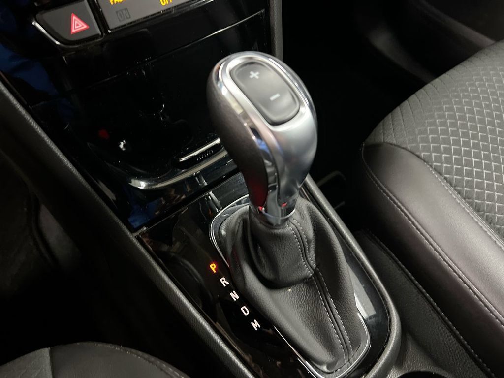 Used 2022 Buick Encore Preferred w/ Safety Package FWD image 17