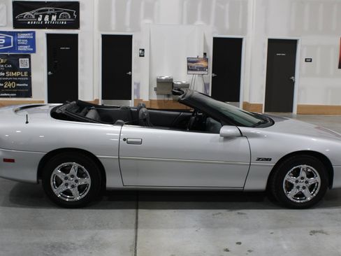 Used 1998 Chevrolet Camaro Z28 RWD image 14
