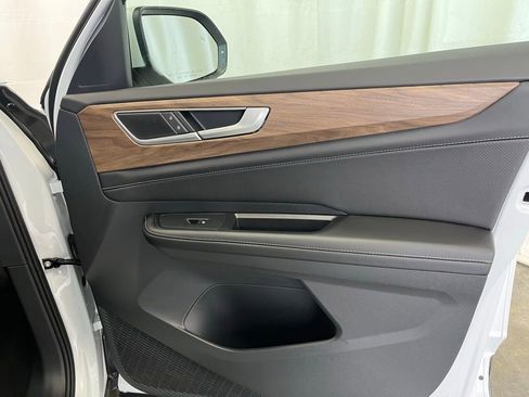 New 2026 Volkswagen Atlas SE image 11