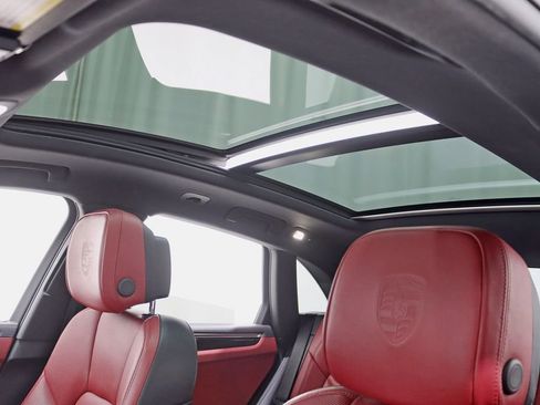 Used 2023 Porsche Macan GTS image 32