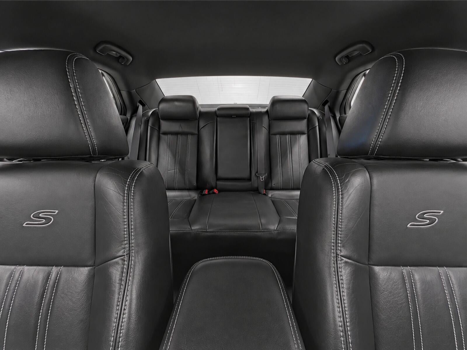 Used 2019 Chrysler 300 S RWD image 18