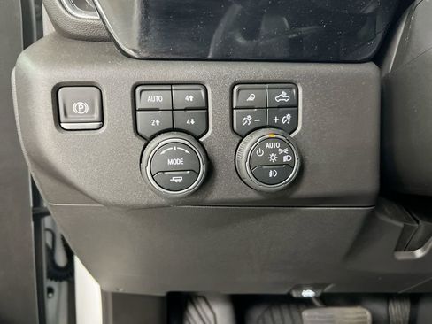 Used 2025 Chevrolet Silverado 1500 LT Trail Boss w/ LT Trail Boss Premium Package AWD/4WD image 19