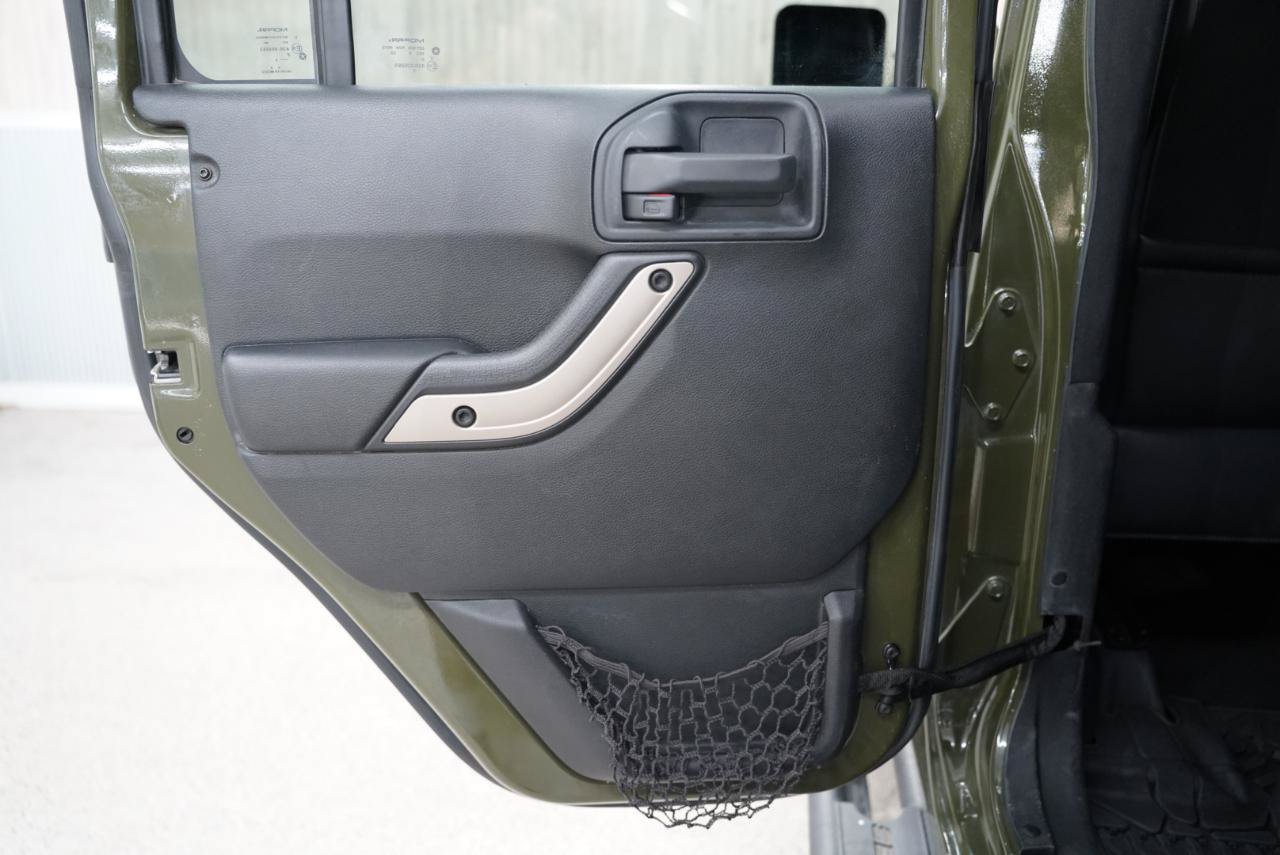 Used 2016 Jeep Wrangler Unlimited Sahara AWD/4WD image 30