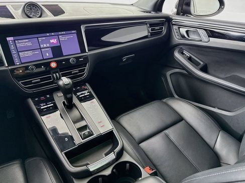 Certified 2023 Porsche Macan Turbo AWD/4WD image 25