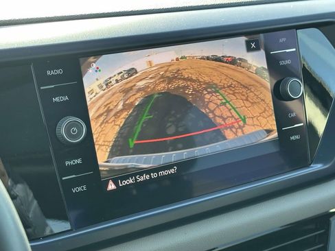 Used 2022 Volkswagen Taos SE w/ Panoramic Sunroof Package image 29