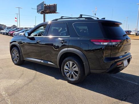 New 2026 Nissan Pathfinder SV image 9