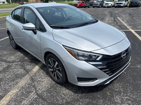 Used 2025 Nissan Versa SV FWD image 3