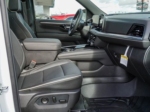 New 2026 Chevrolet Suburban Premier image 12