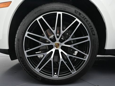 Used 2026 Porsche Macan AWD/4WD image 26