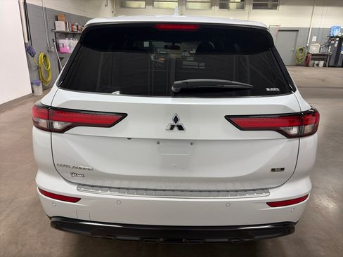Used 2024 Mitsubishi Outlander SE Black Edition AWD/4WD image 4