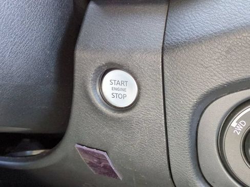 Used 2022 Nissan Frontier SV AWD/4WD image 25