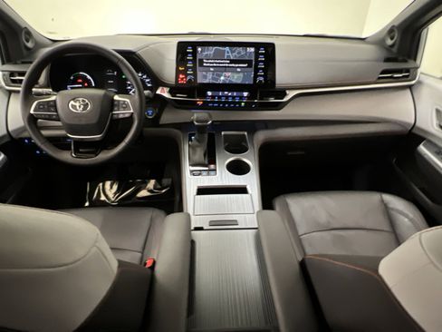 Used 2022 Toyota Sienna XSE w/ XSE Plus Package FWD image 22