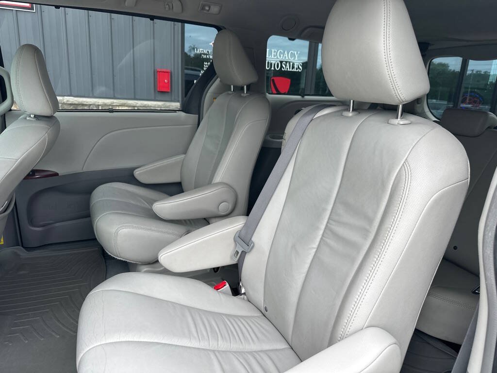 Used 2011 Toyota Sienna XLE FWD image 5