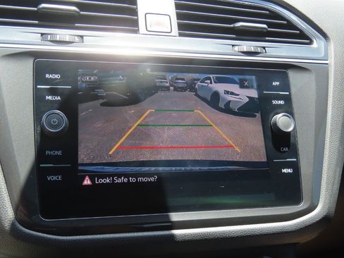 Used 2022 Volkswagen Tiguan SE R-Line AWD/4WD image 32