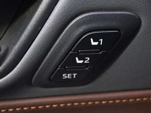 Used 2022 Toyota Venza XLE AWD/4WD image 24