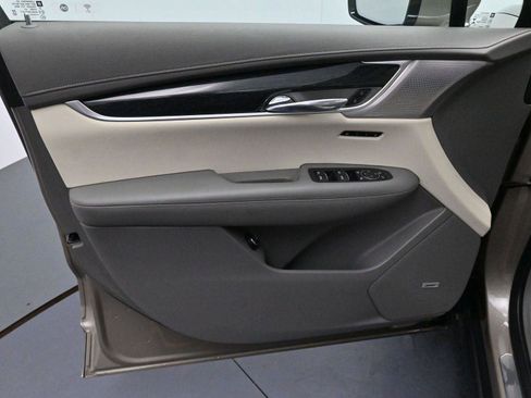 Used 2022 Cadillac XT6 Premium Luxury image 13