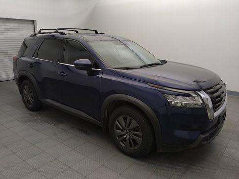 Used 2022 Nissan Pathfinder SV FWD image 11