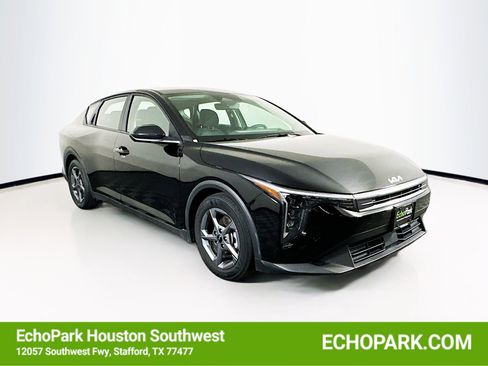 Used 2025 Kia K4 LXS image 1
