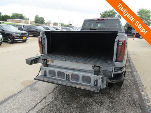 Used 2025 GMC Sierra 2500 AT4 w/ Technology Package AWD/4WD image 25