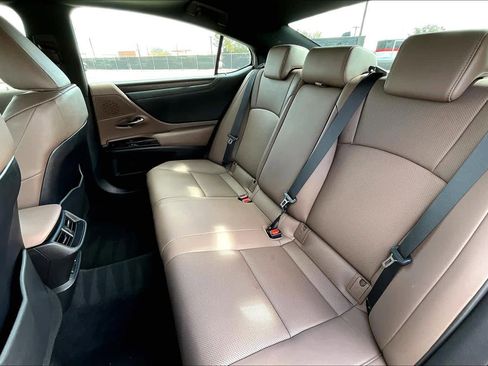 Used 2024 Lexus ES 300h w/ Premium Package image 21