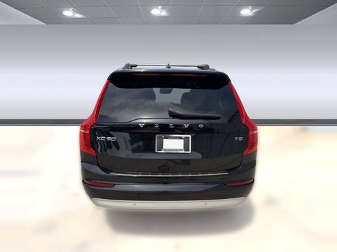 Used 2022 Volvo XC90 T5 Momentum w/ Climate Package FWD image 10