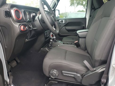 Used 2023 Jeep Gladiator Sport image 15