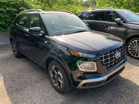 Certified 2023 Hyundai Venue SEL FWD image 4