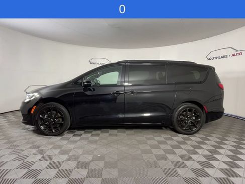 Used 2025 Chrysler Pacifica Limited FWD image 6