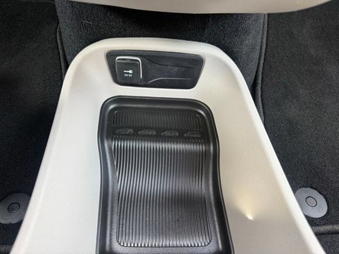 Used 2023 Chrysler Pacifica Touring-L FWD image 30