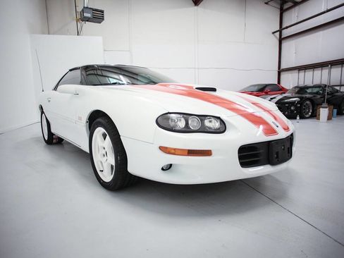 Used 2000 Chevrolet Camaro Z28 w/ SS Performance/Appearance Pkg image 11