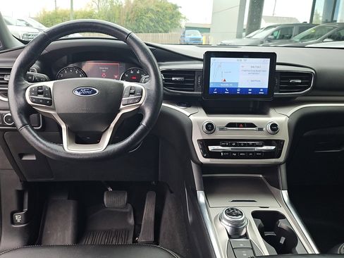 Used 2022 Ford Explorer XLT w/ Equipment Group 202A image 17
