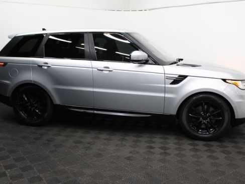 Used 2016 Land Rover Range Rover Sport SE image 4