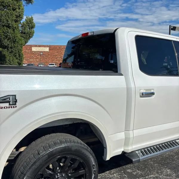 Used 2017 Ford F150 Lariat w/ Equipment Group 502A Luxury AWD/4WD image 14