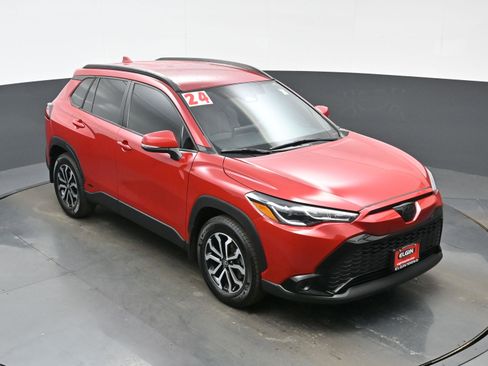 Used 2024 Toyota Corolla Cross SE image 32