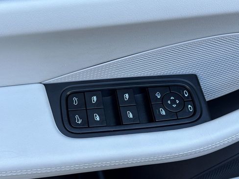 Used 2025 Porsche Macan 4S Electric image 13