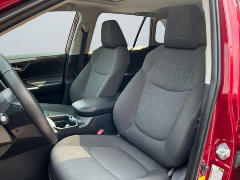 Used 2021 Toyota RAV4 XLE w/ Convenience Package AWD/4WD image 10