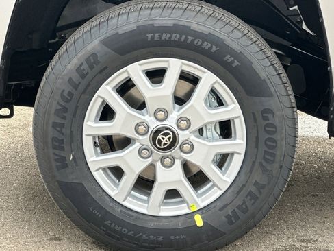 New 2025 Toyota Tacoma SR5 image 31