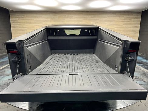 Used 2025 Tesla Cybertruck Cyberbeast AWD/4WD image 17