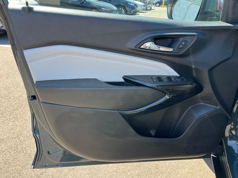 Used 2025 Chevrolet Trax LT image 18