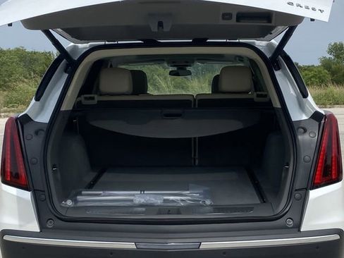 New 2025 Cadillac XT5 Premium Luxury image 9