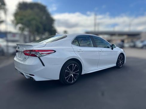 Used 2020 Toyota Camry SE image 11