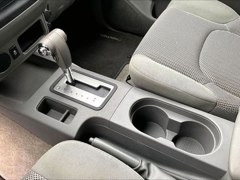 Used 2014 Nissan Frontier SV image 17