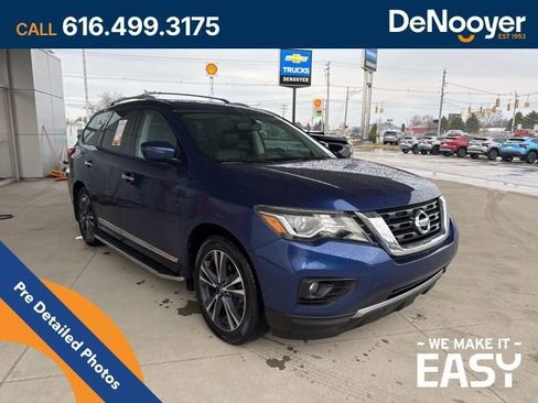 Used 2017 Nissan Pathfinder Platinum w/ Family Entertainment Package image 4