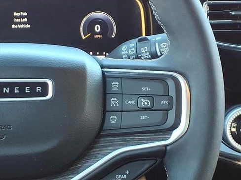 Used 2022 Jeep Wagoneer Series III w/ Premium Group I image 26