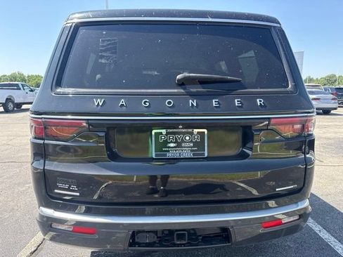Used 2022 Jeep Wagoneer Series I w/ Convenience Group I AWD/4WD image 3