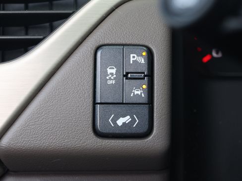 Used 2016 GMC Yukon Denali w/ Open Road Package RWD image 16